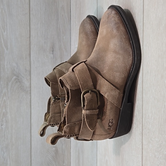 NWOB UGG Wymla Ankle Distressed Leather Buckle Detail Moto Boho Shoes Sz 8 - Picture 3 of 13